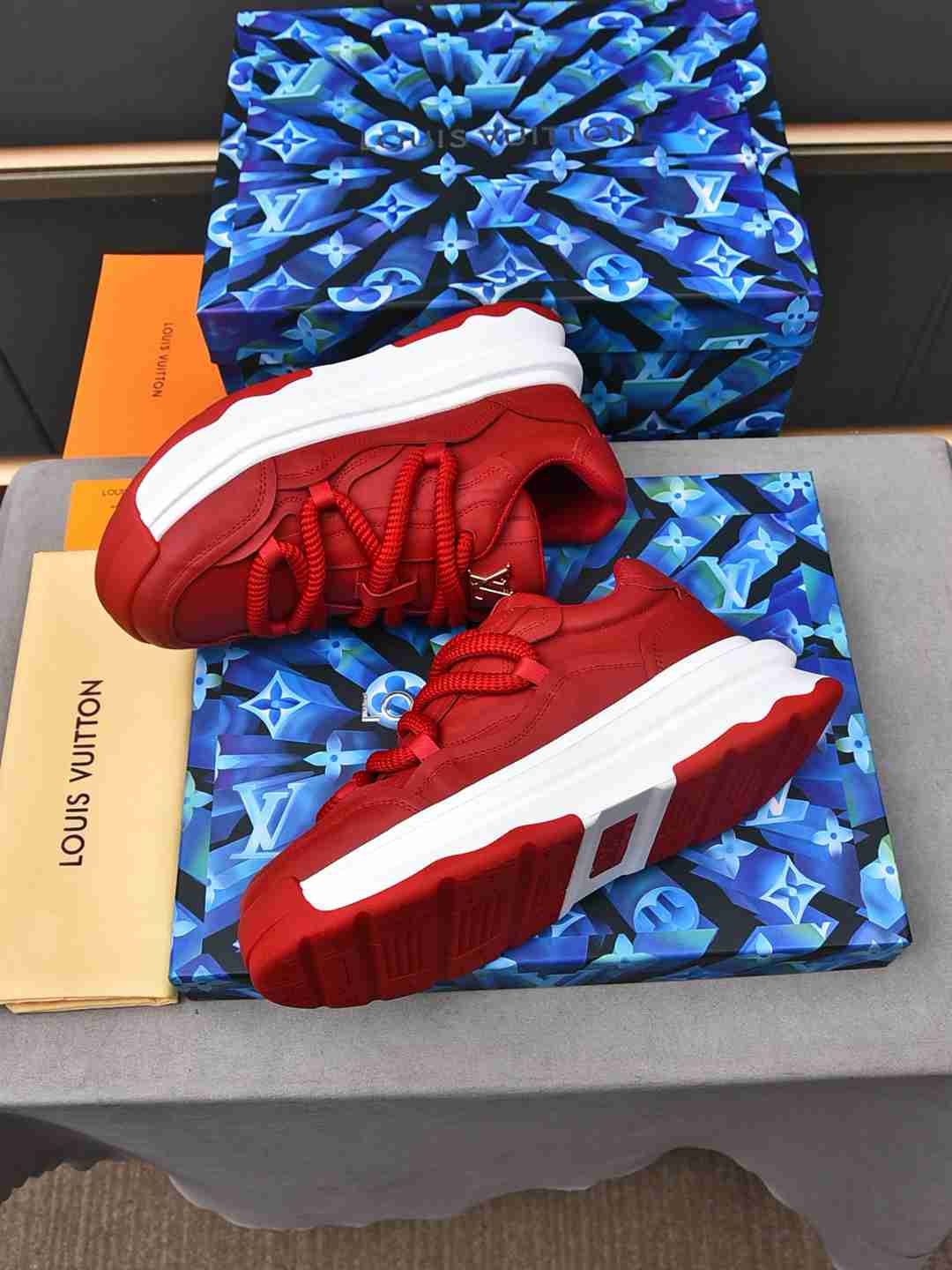 Tênis Louis Vuitton