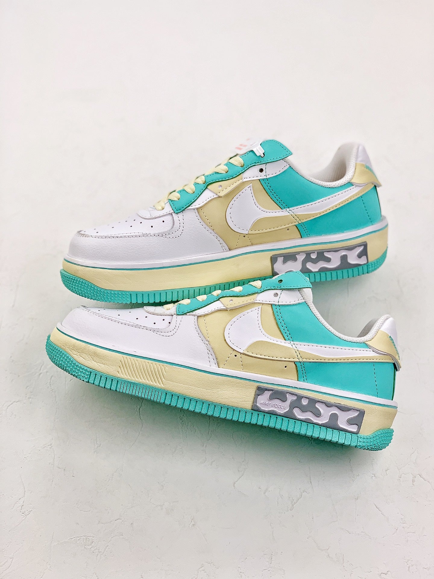 NIKE AIR FORCE 1