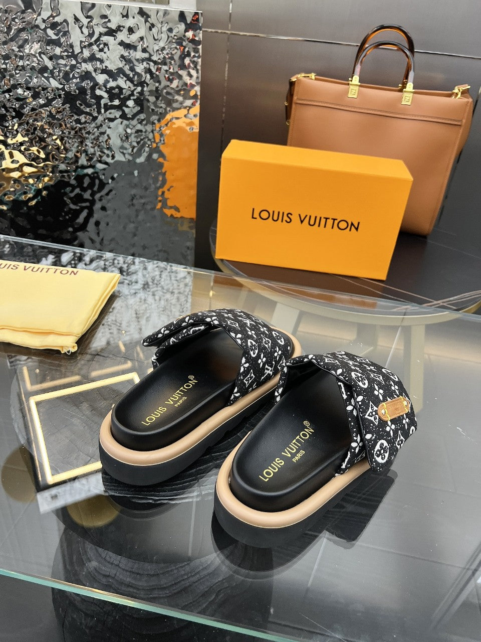 CHINELO Louis Vuitton