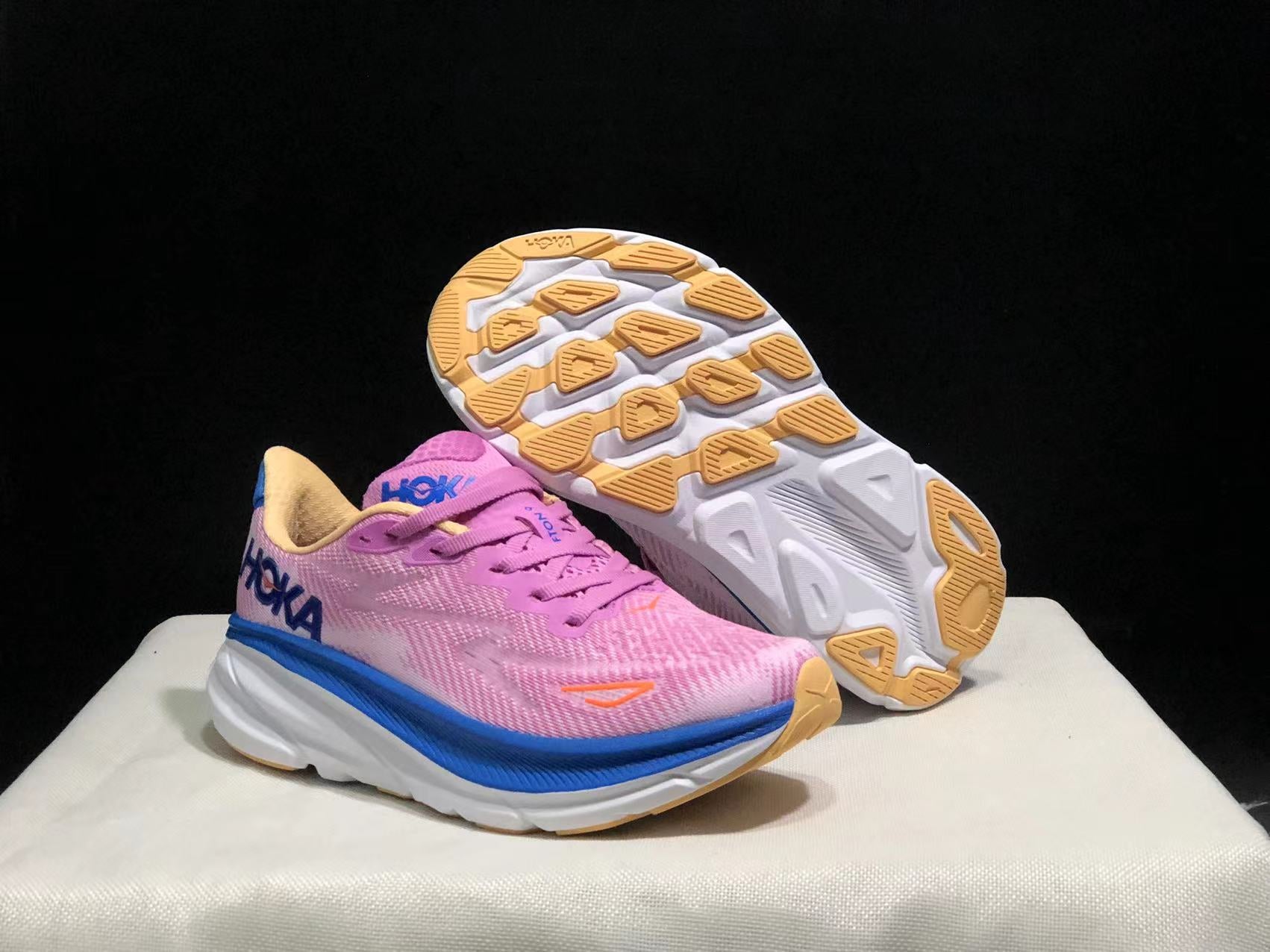 HOKA Clifton 9