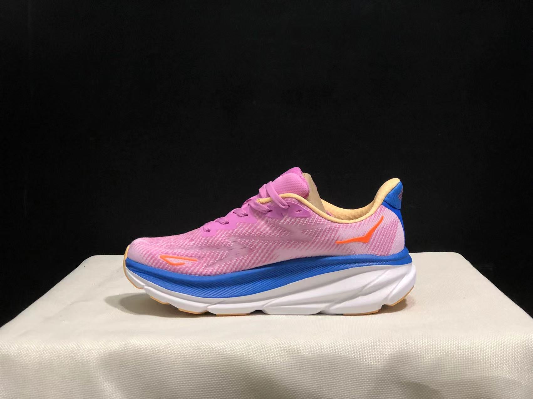 HOKA Clifton 9