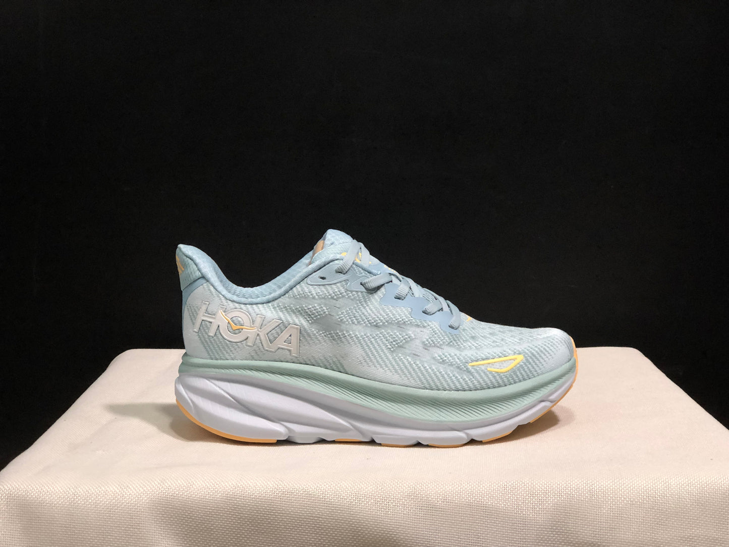 HOKA Clifton 9