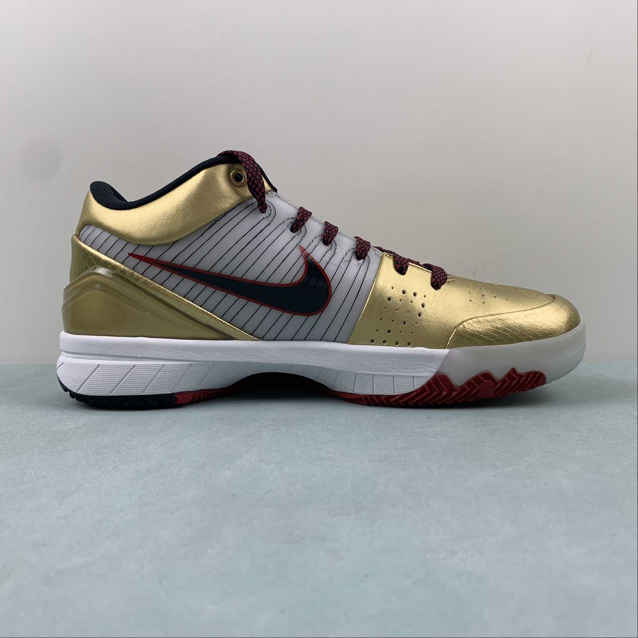 Nike Kobe 4 Protro Gold Medal