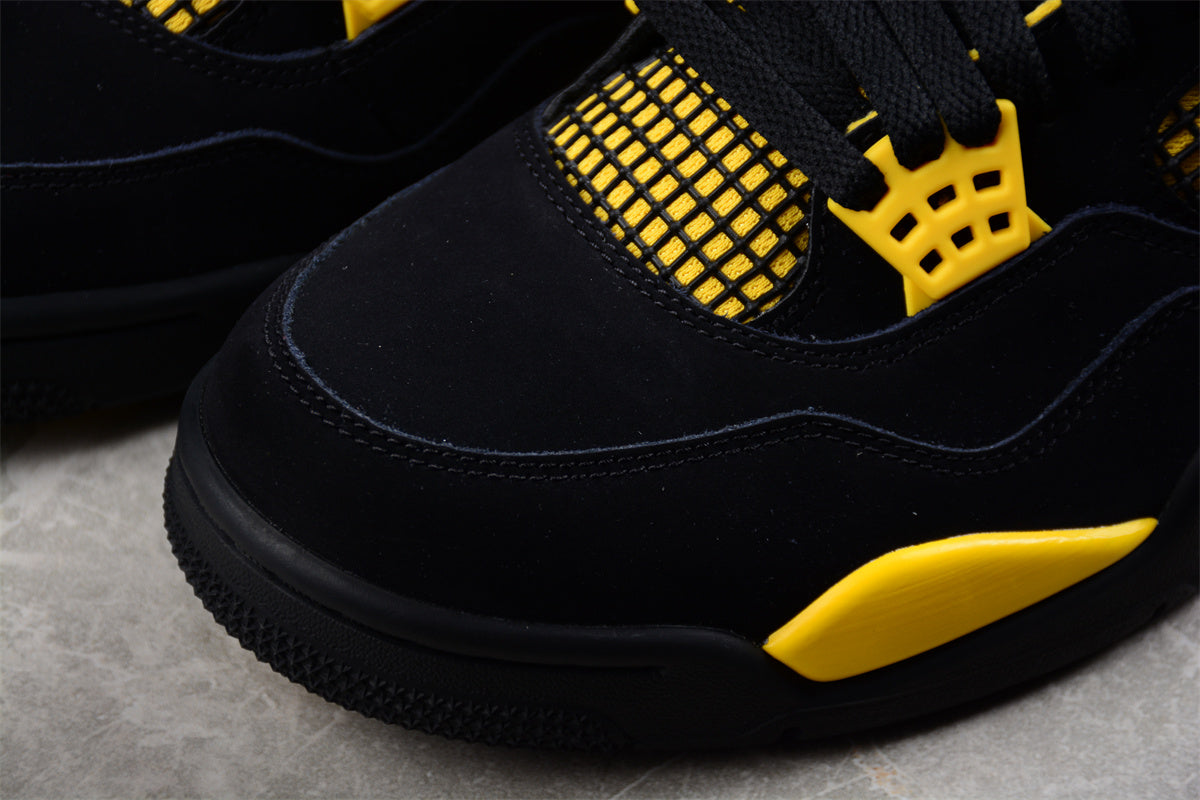 Jordan 4 Preto é Amarelo.
