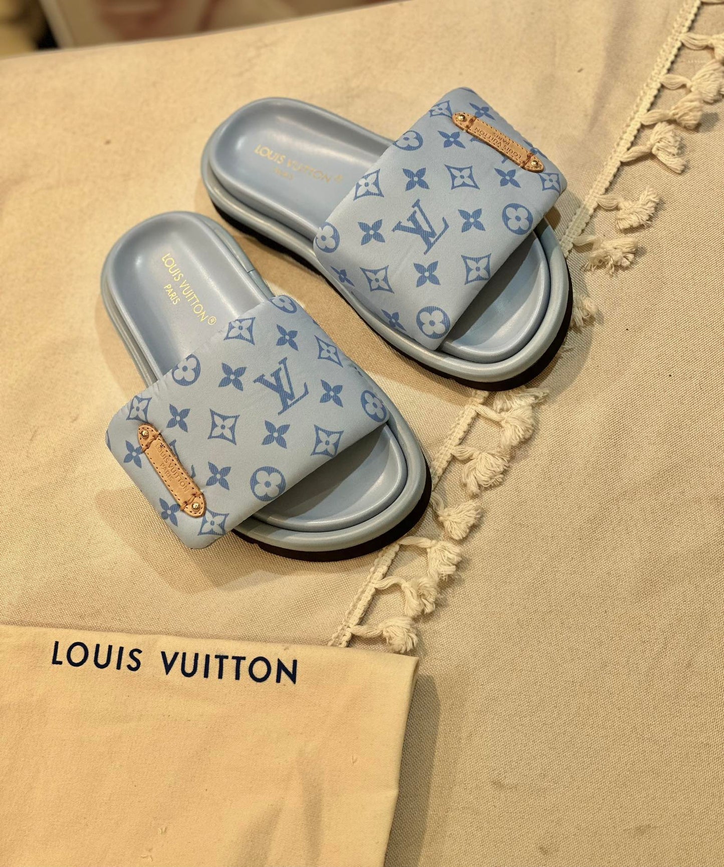 CHINELO Louis Vuitton