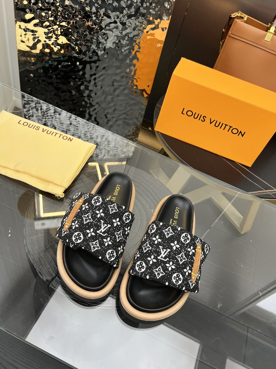 CHINELO Louis Vuitton