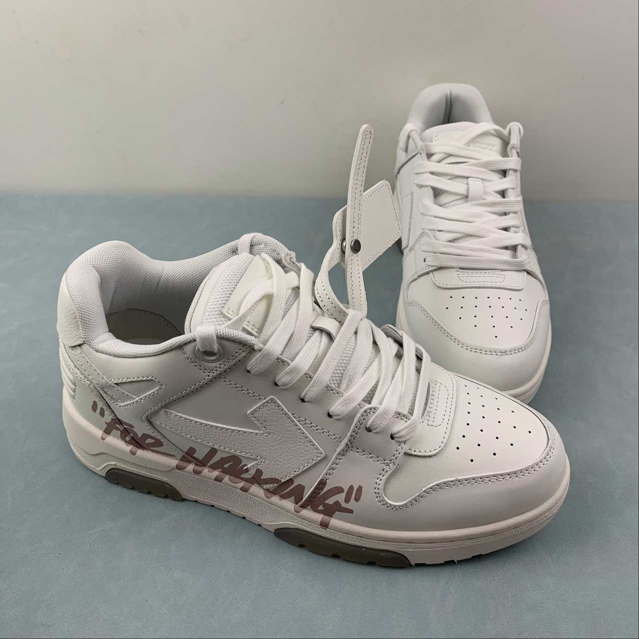 Off-White c/o Virgil Abloh