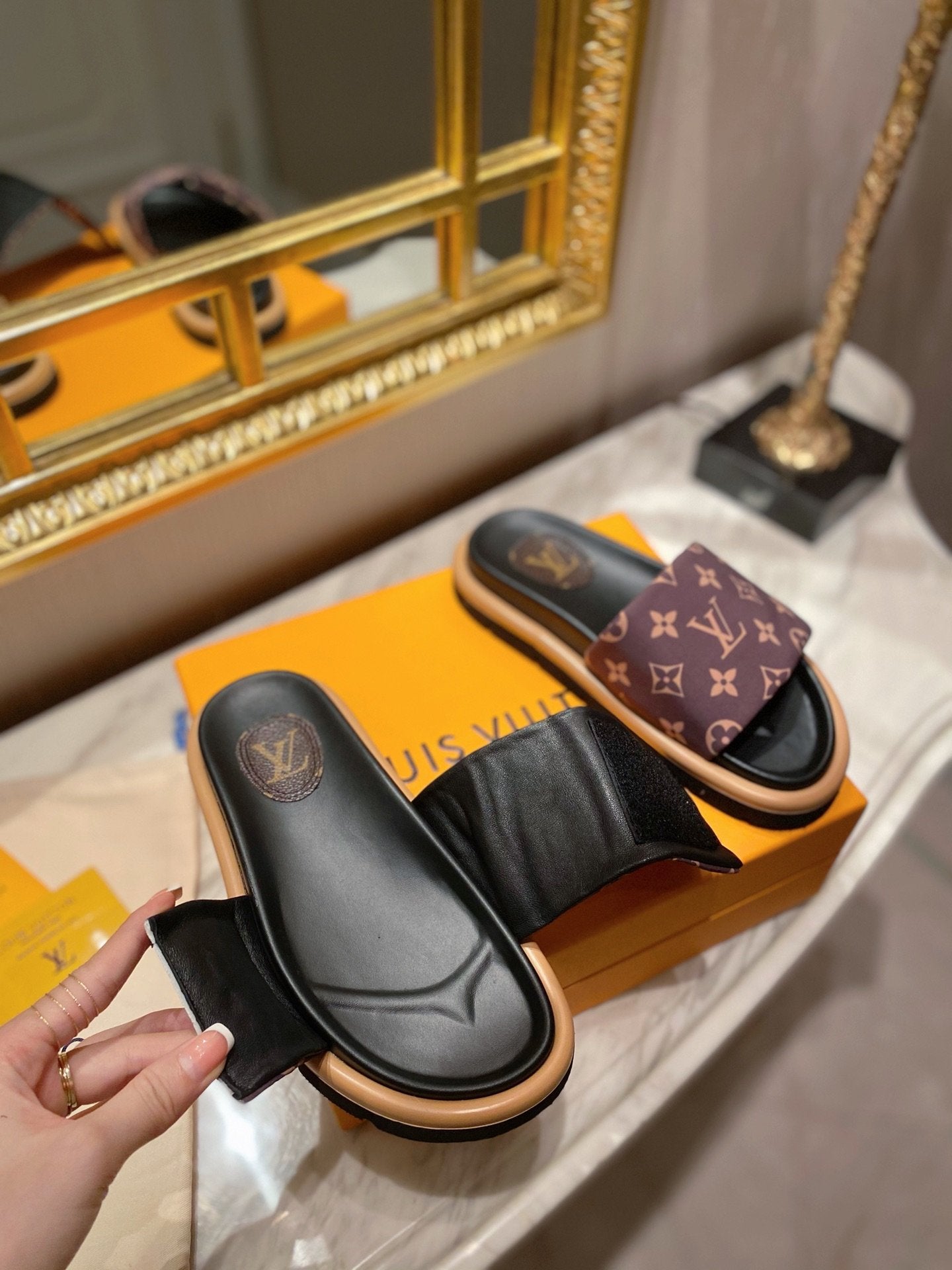 Chinelo Louis Vuitton