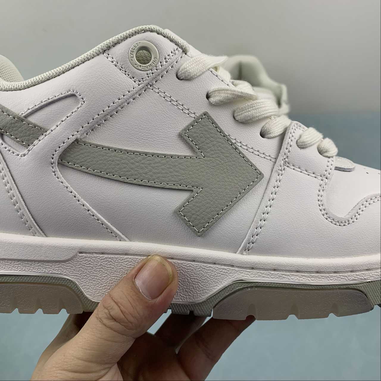 Off-White c/o Virgil Abloh
