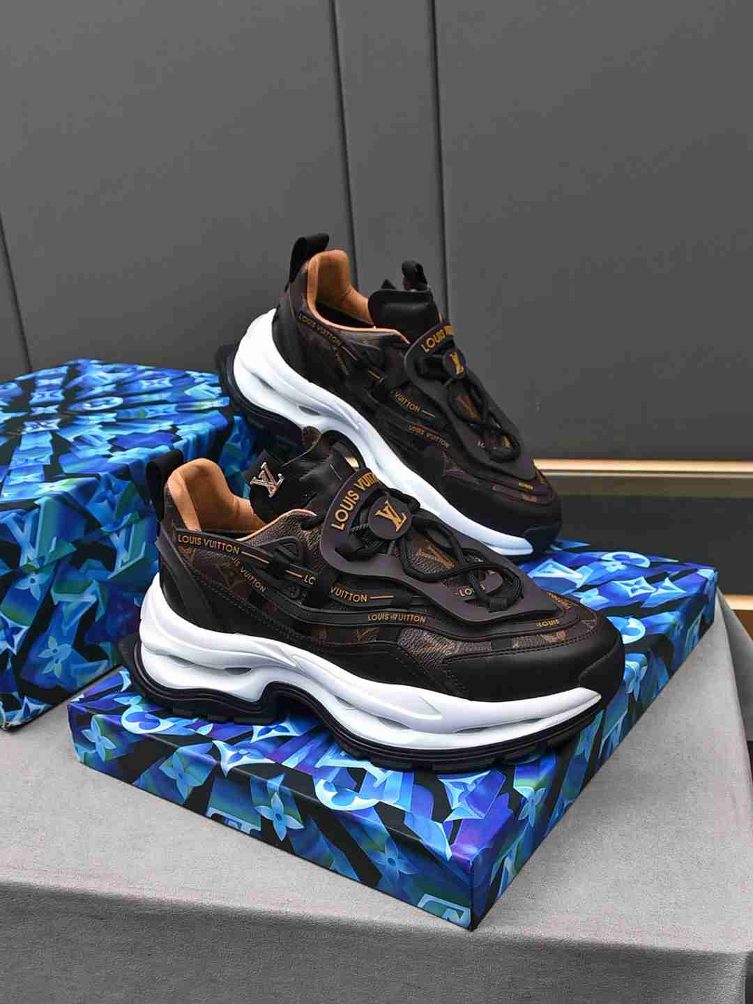 Tênis Louis Vuitton