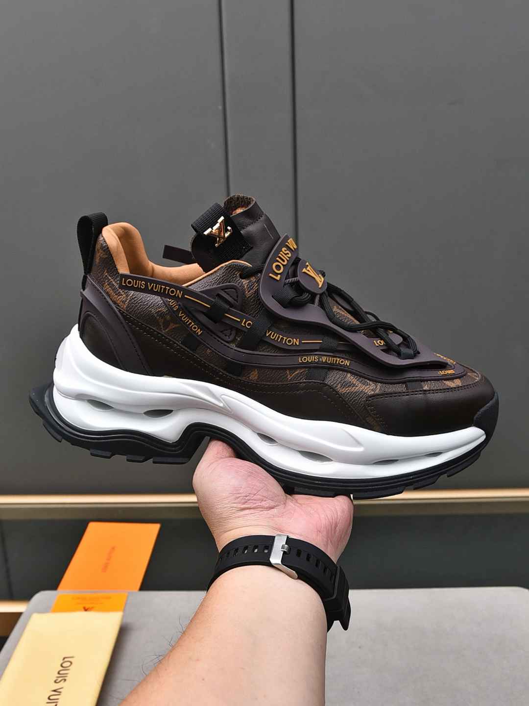 Tênis Louis Vuitton