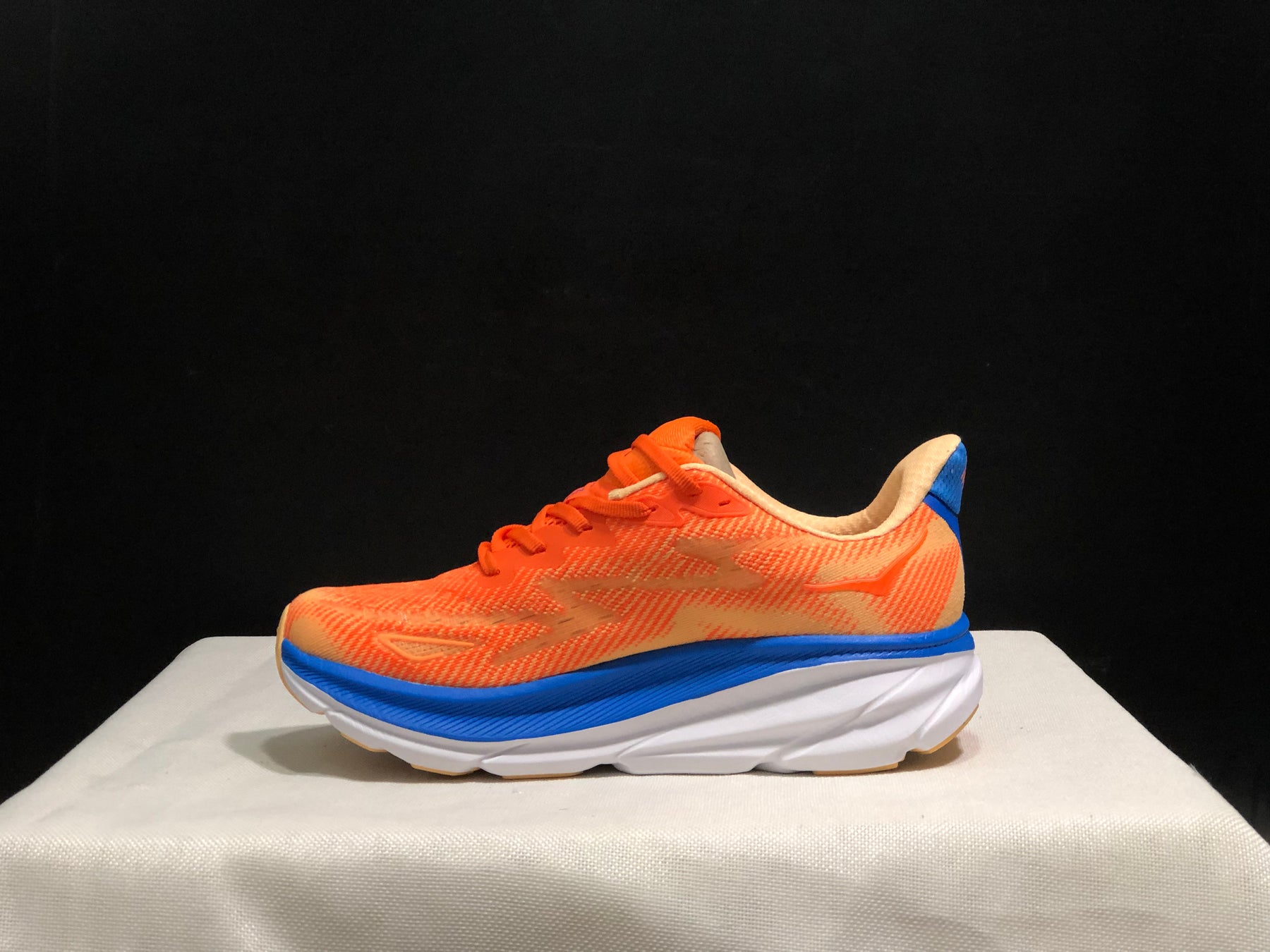 HOKA Clifton 9