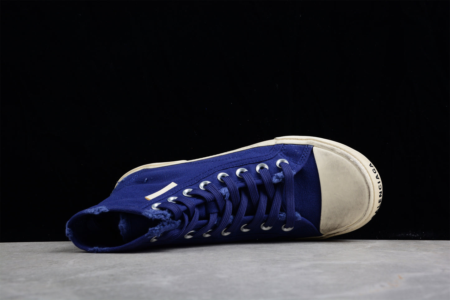 Q32 Balenciaga Vulc Destr