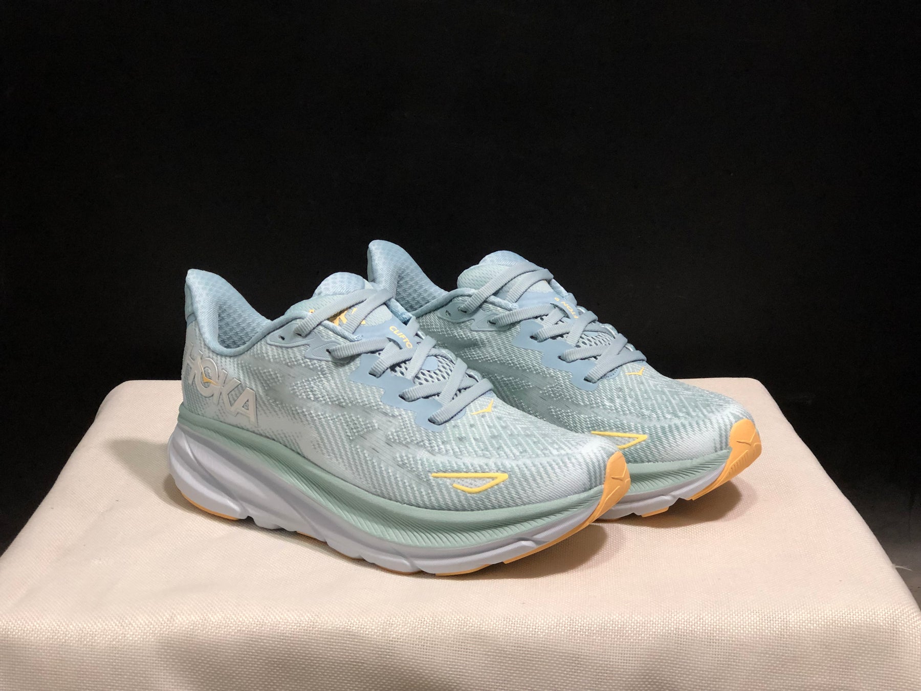 HOKA Clifton 9