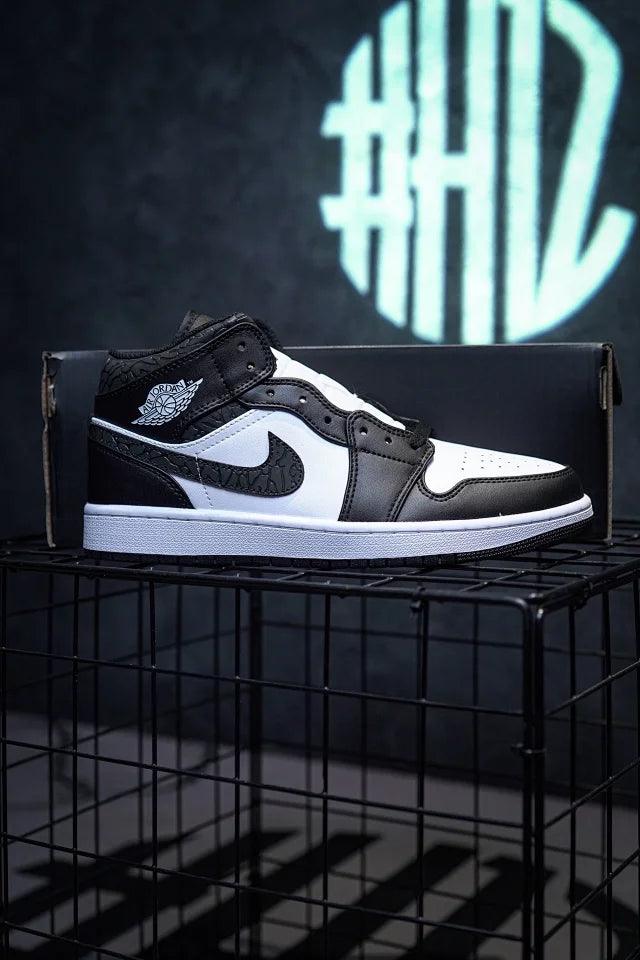 Air Jordan 1 Mid "Panda Elephant" Preto & Estalo Branco