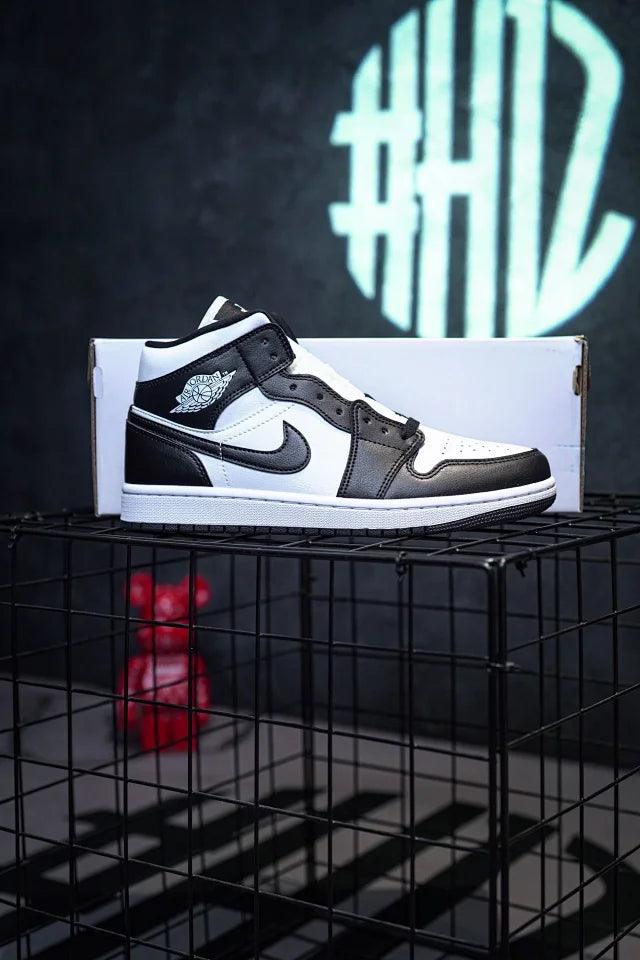 Air Jordan 1 Mid "Panda" Preto e Branco Panda