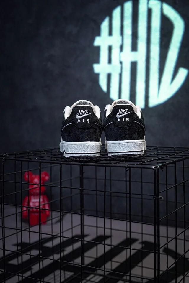 Nike Air Force 1 Low Grey & Camurça Preta