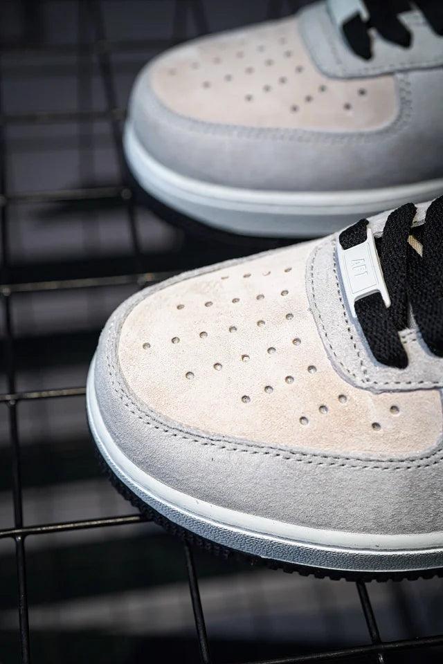 Nike Air Force 1 Low Grey & Camurça Preta