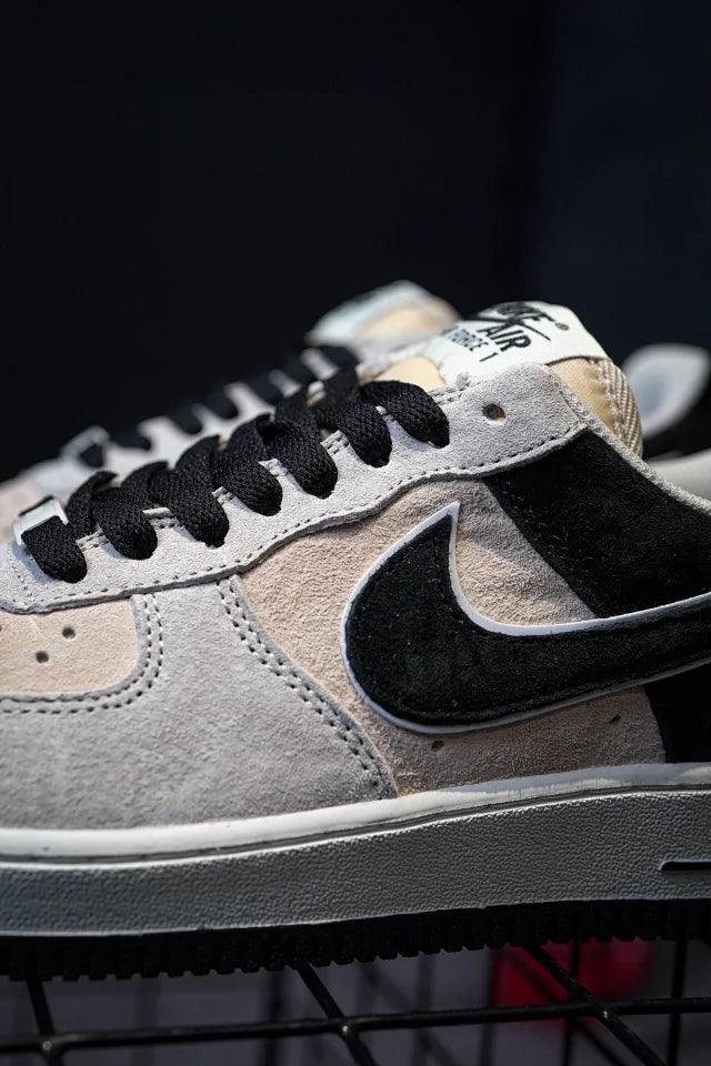 Nike Air Force 1 Low Grey & Camurça Preta