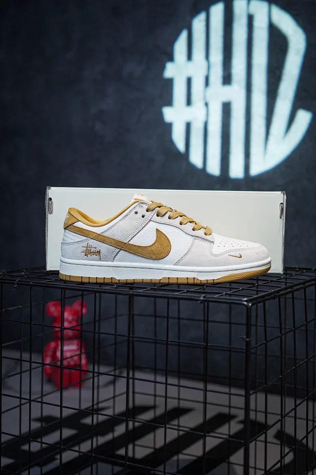 Stussy x Nike Dunk Low Suede Bege