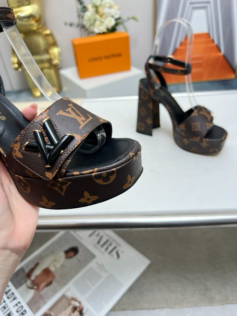 Sandália Louis Vuitton