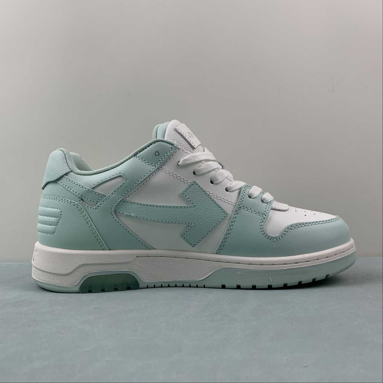 Off-White c/o Virgil Abloh