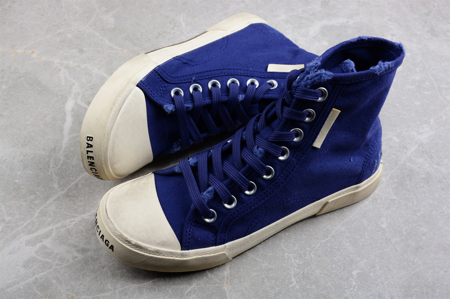 Q32 Balenciaga Vulc Destr