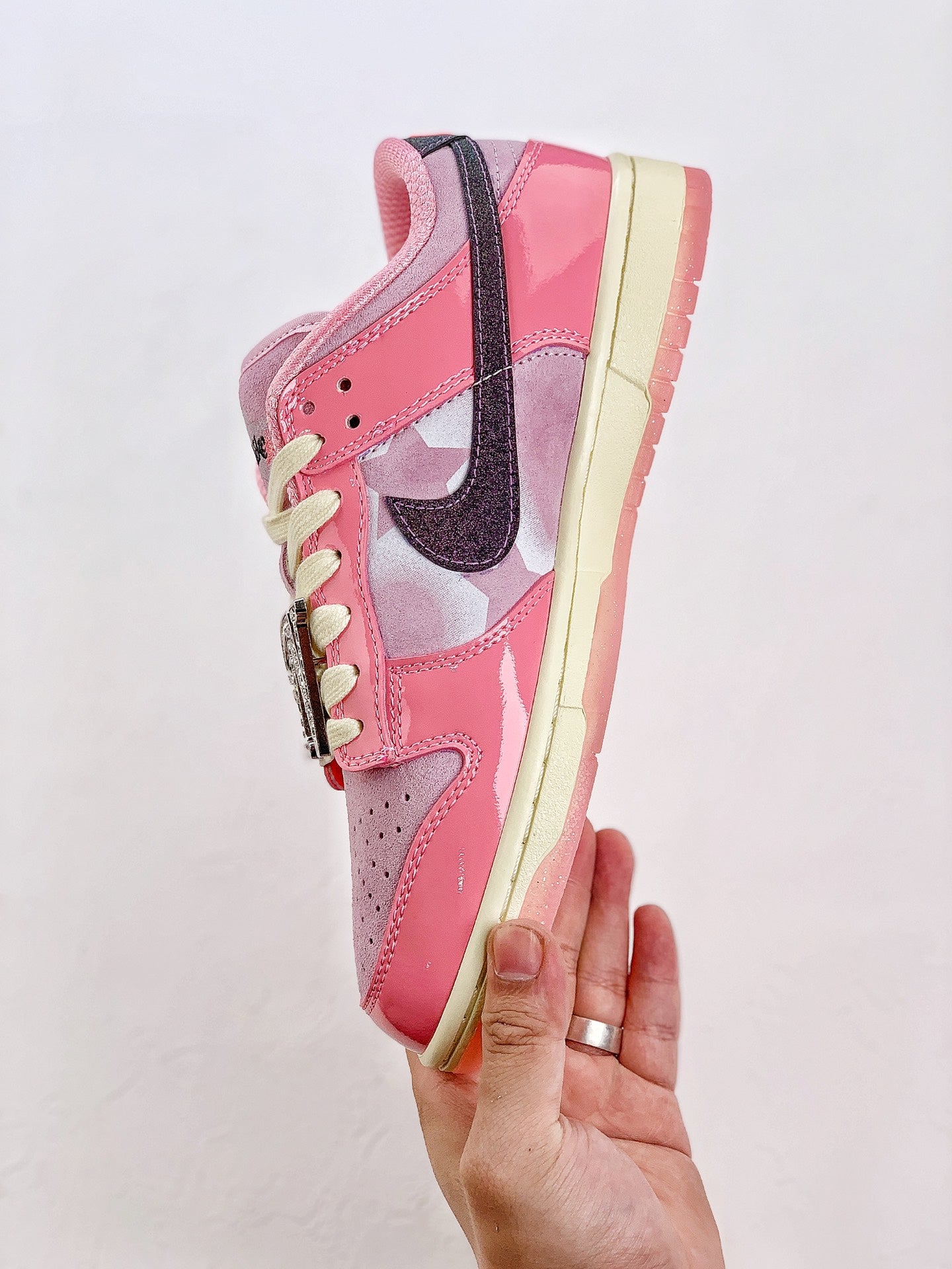 Nike Dunk Low Barbie