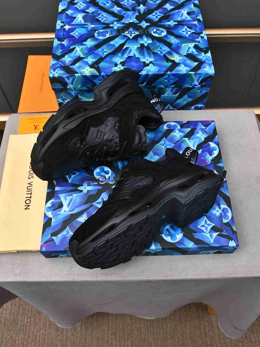 Tênis Louis Vuitton