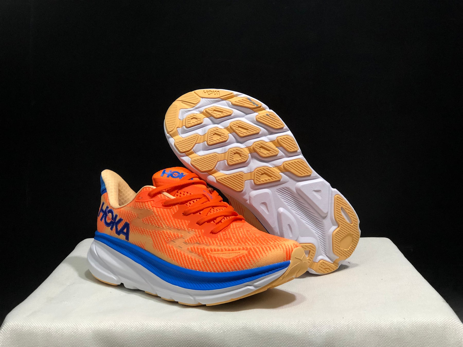 HOKA Clifton 9
