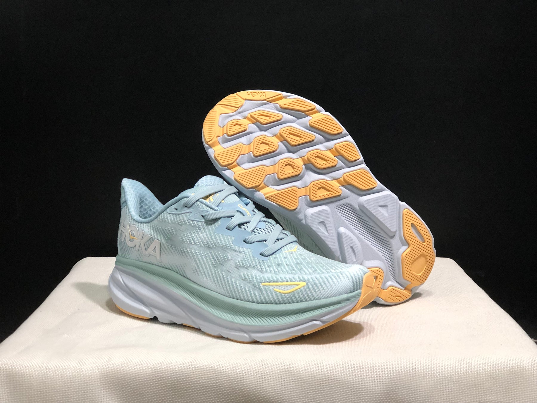 HOKA Clifton 9