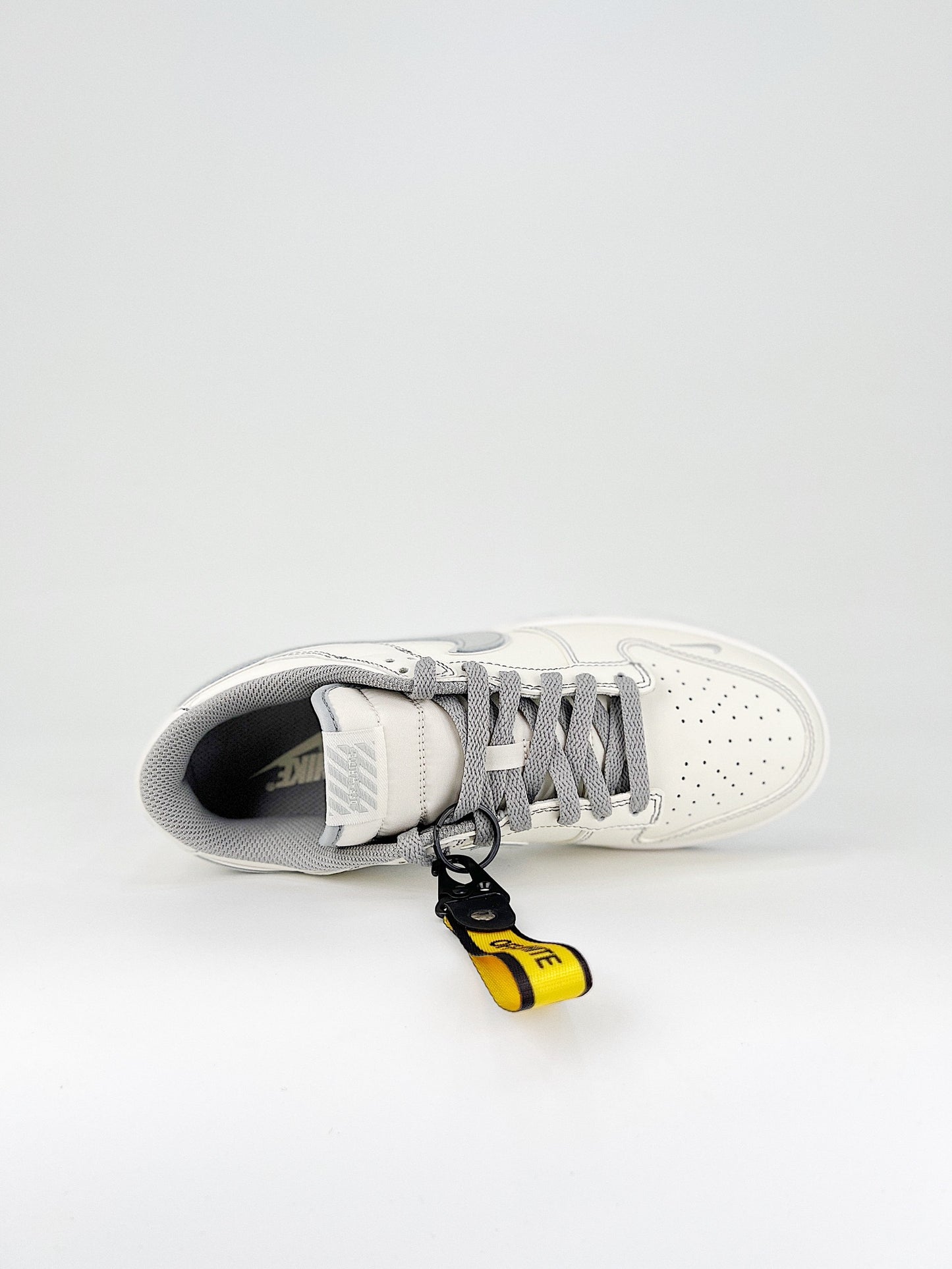 Nike Dunk Low x Off White