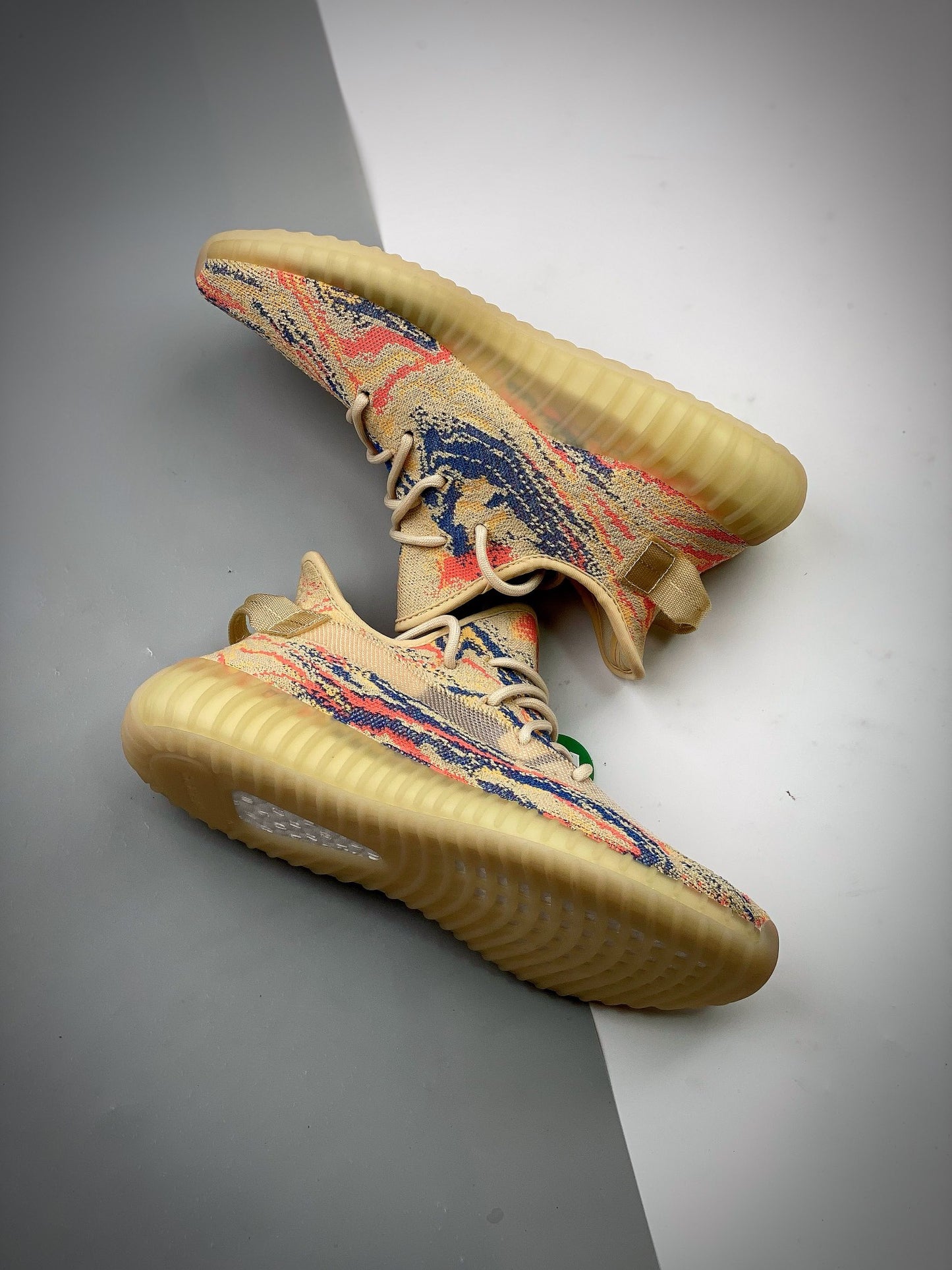 Yeezy 350V2 "MX Oat" Tyrannosaurusmon. Versão exclusiva.