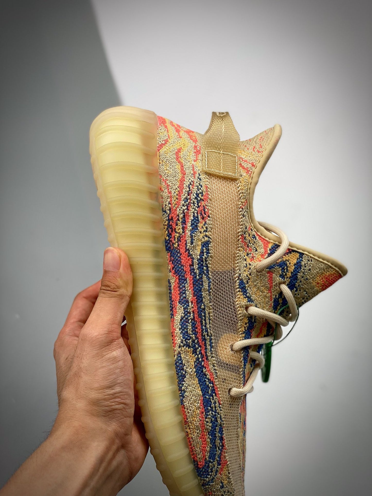 Yeezy 350V2 "MX Oat" Tyrannosaurusmon. Versão exclusiva.