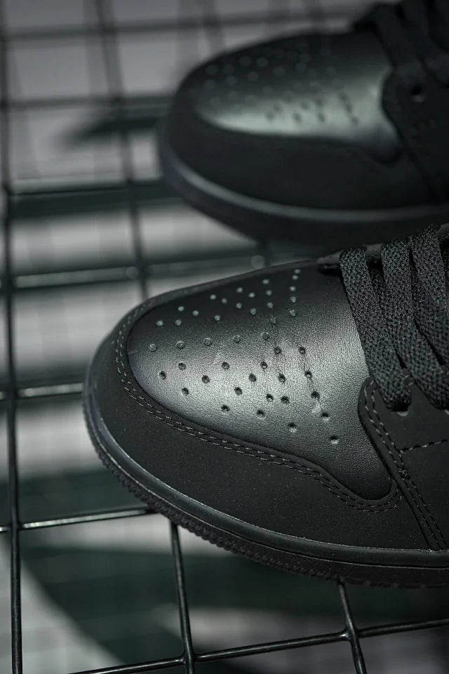 ir Jordan 1 Low Triple Black