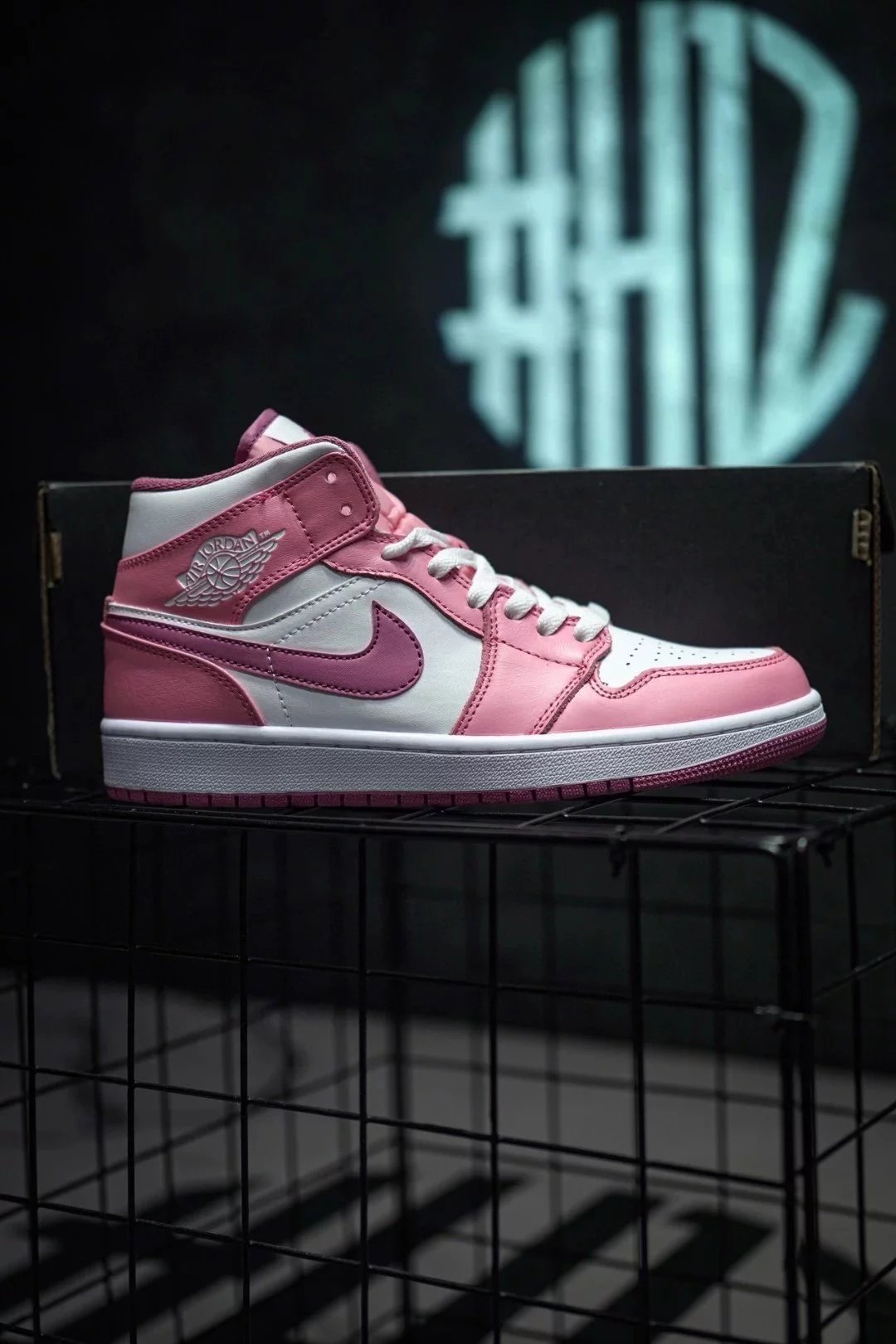 Jordan 1 Mid Pink & Branco