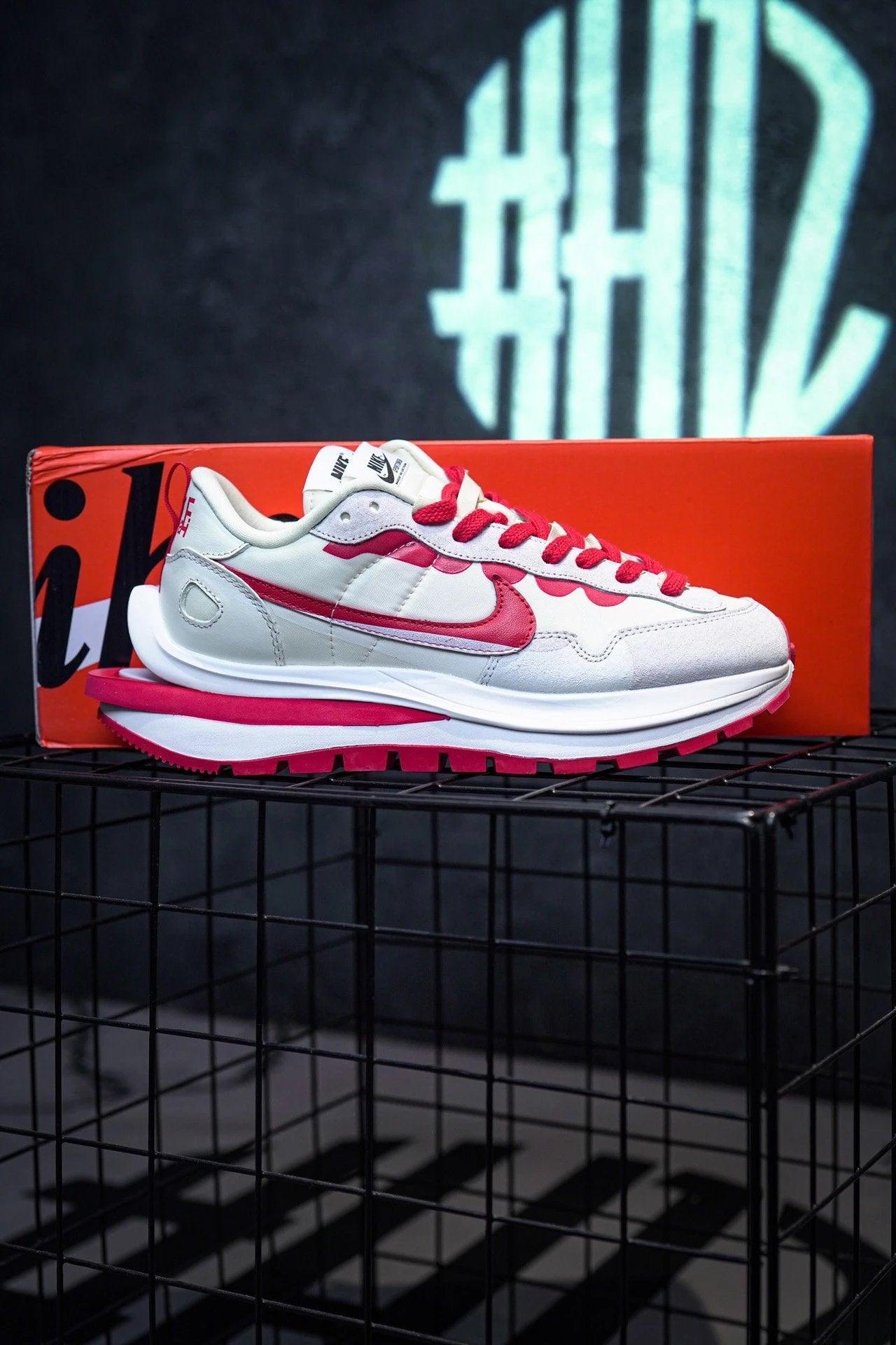 Sacai x Nike VaporWaffle 3.0 Catwalk / Vermelho