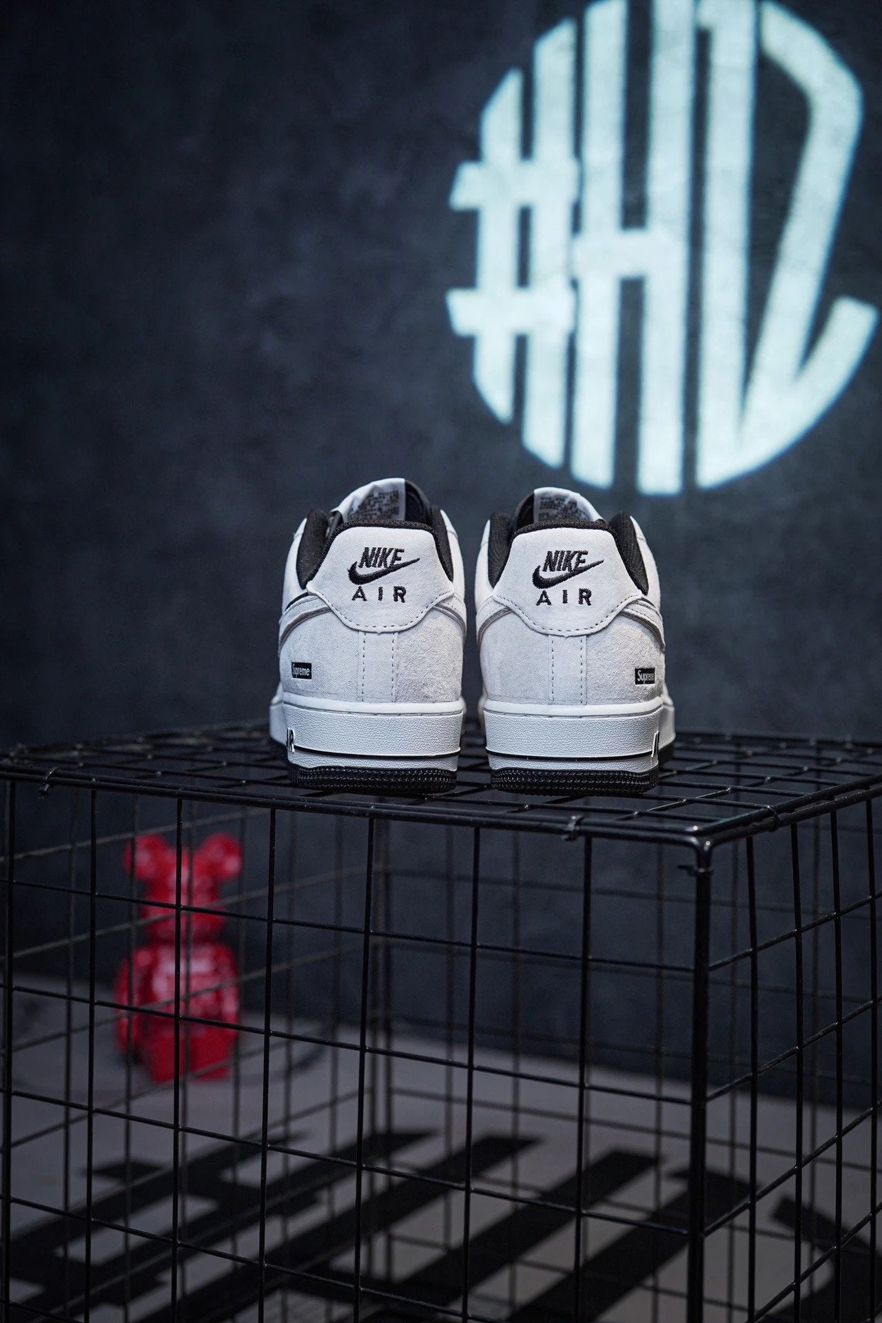 Superme × Nike Air Force 1 Low