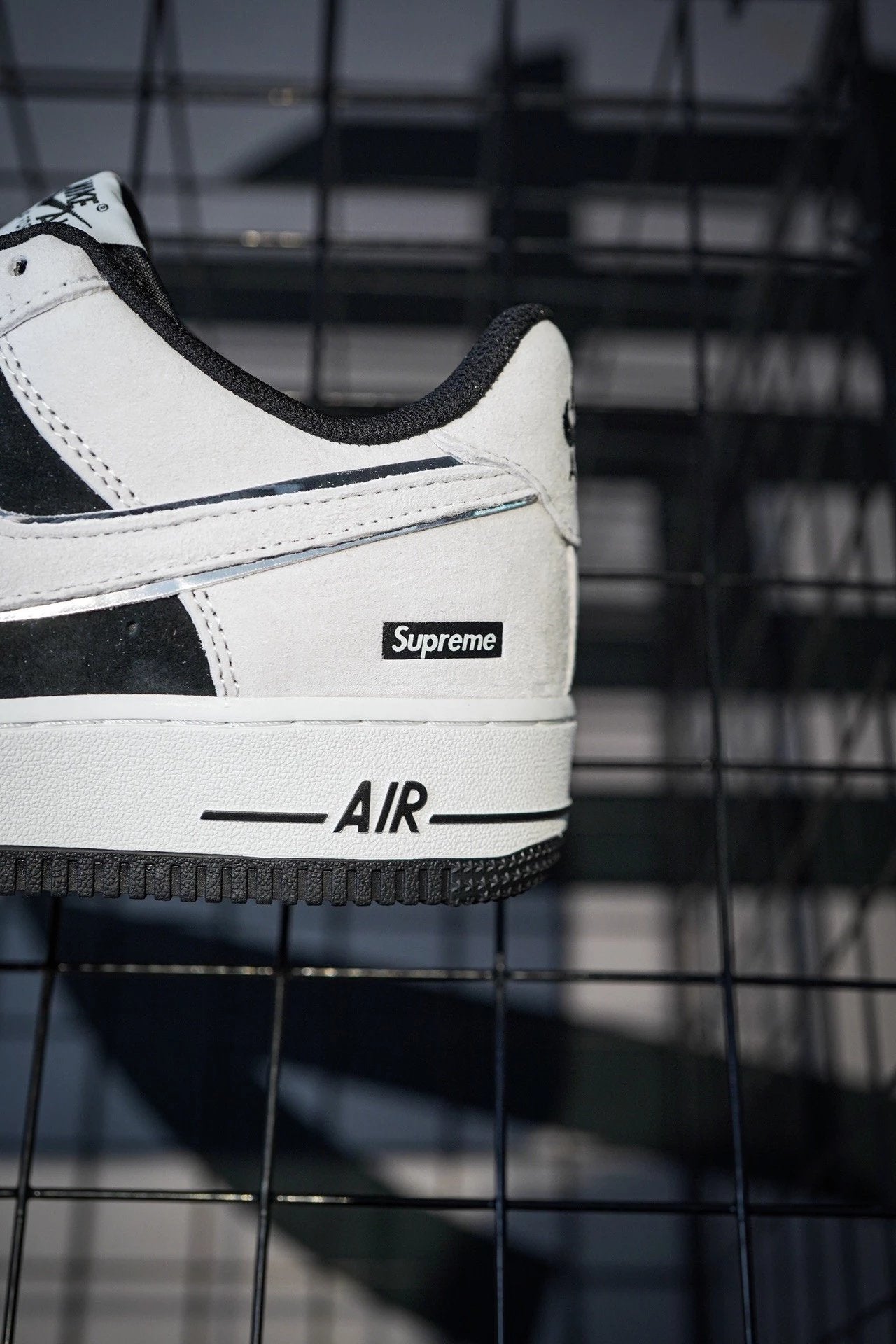 Superme × Nike Air Force 1 Low
