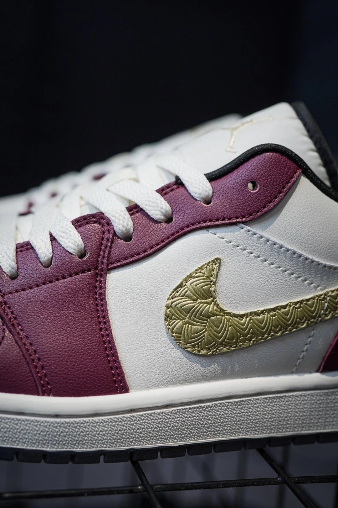 Jordan 1 low "Ano do Dragão" Pena de Ouro Branco-Vermelho-Amarelo