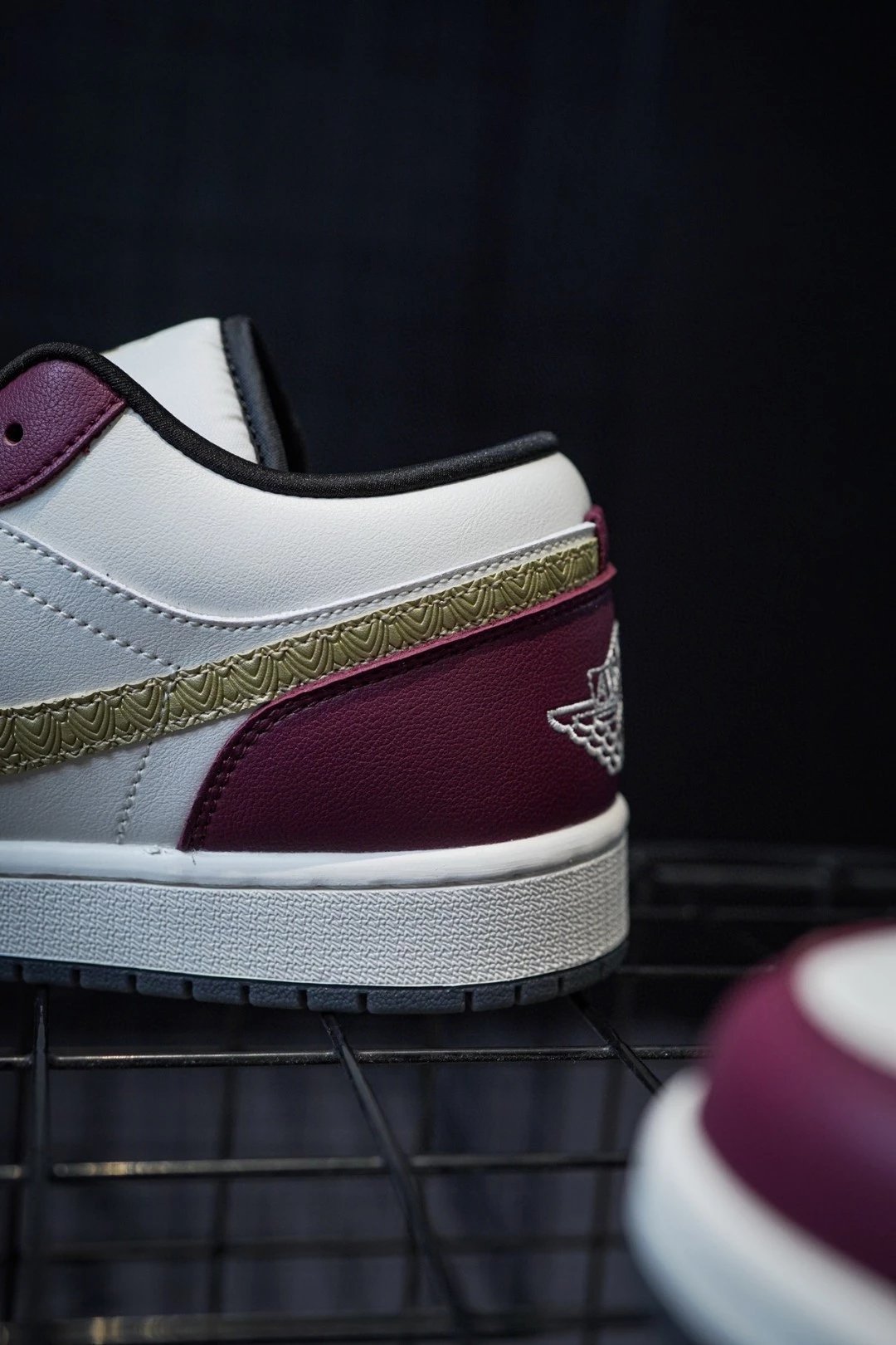 Jordan 1 low "Ano do Dragão" Pena de Ouro Branco-Vermelho-Amarelo