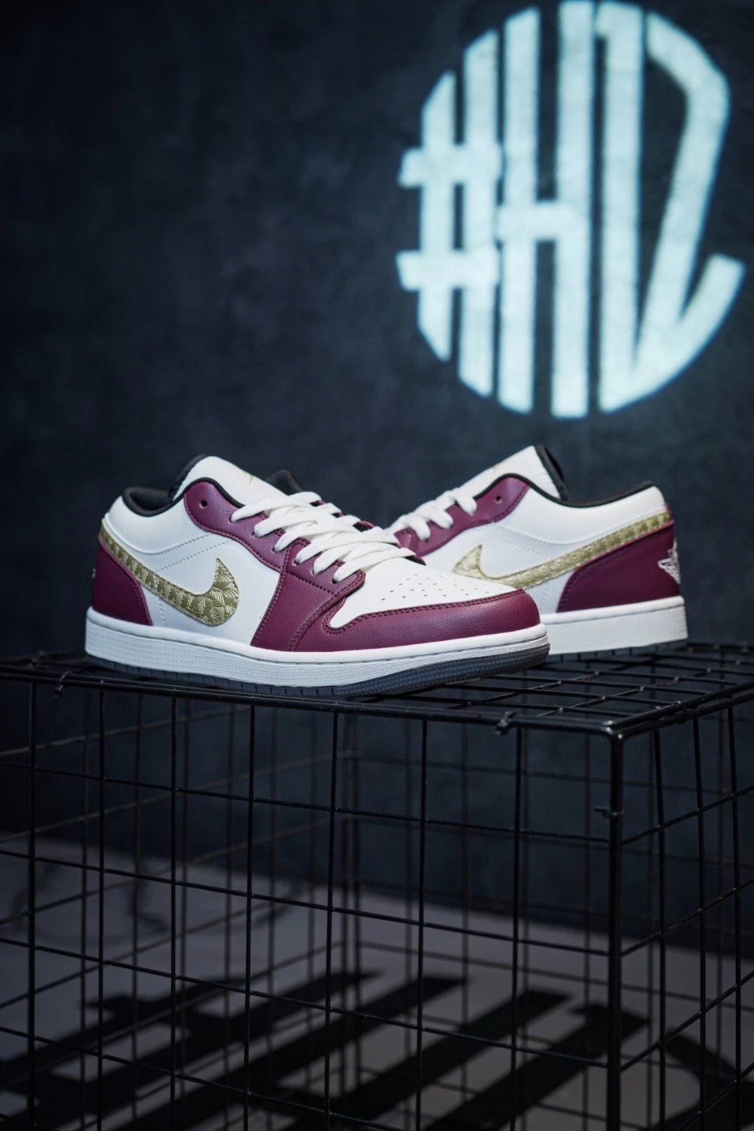 Jordan 1 low "Ano do Dragão" Pena de Ouro Branco-Vermelho-Amarelo