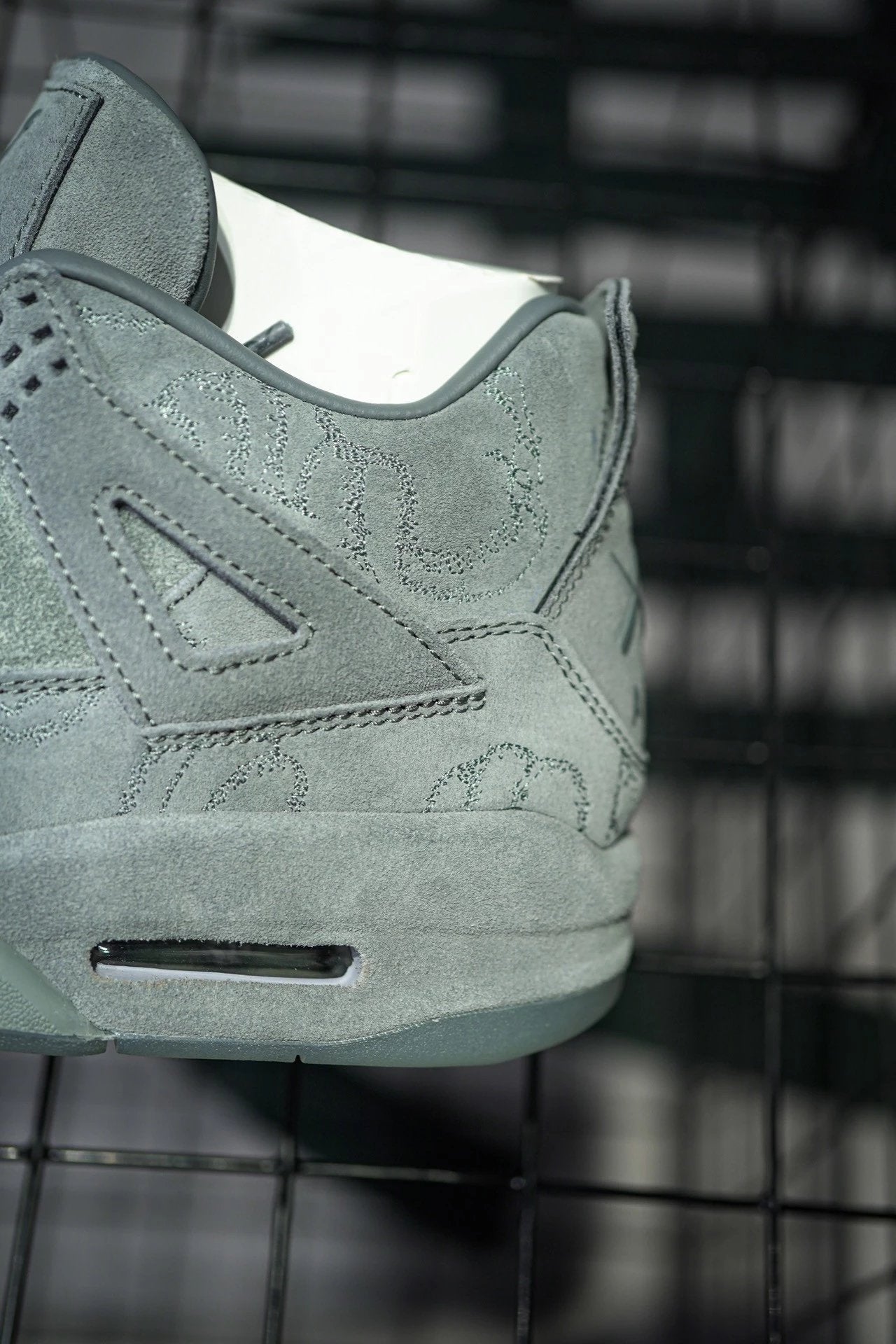 Jordan 4 Retro Kaws Grey Suede de Dongguan Dachang