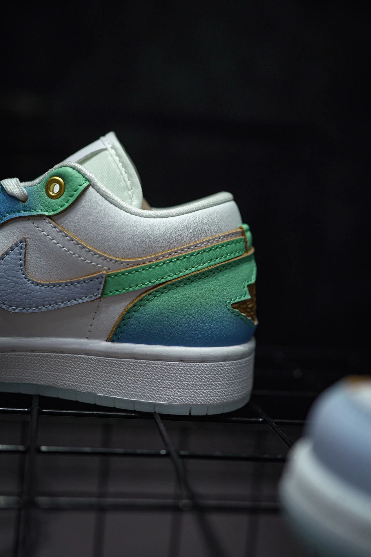 Jordan 1 Low "Emerald Rise" Branco & Azul