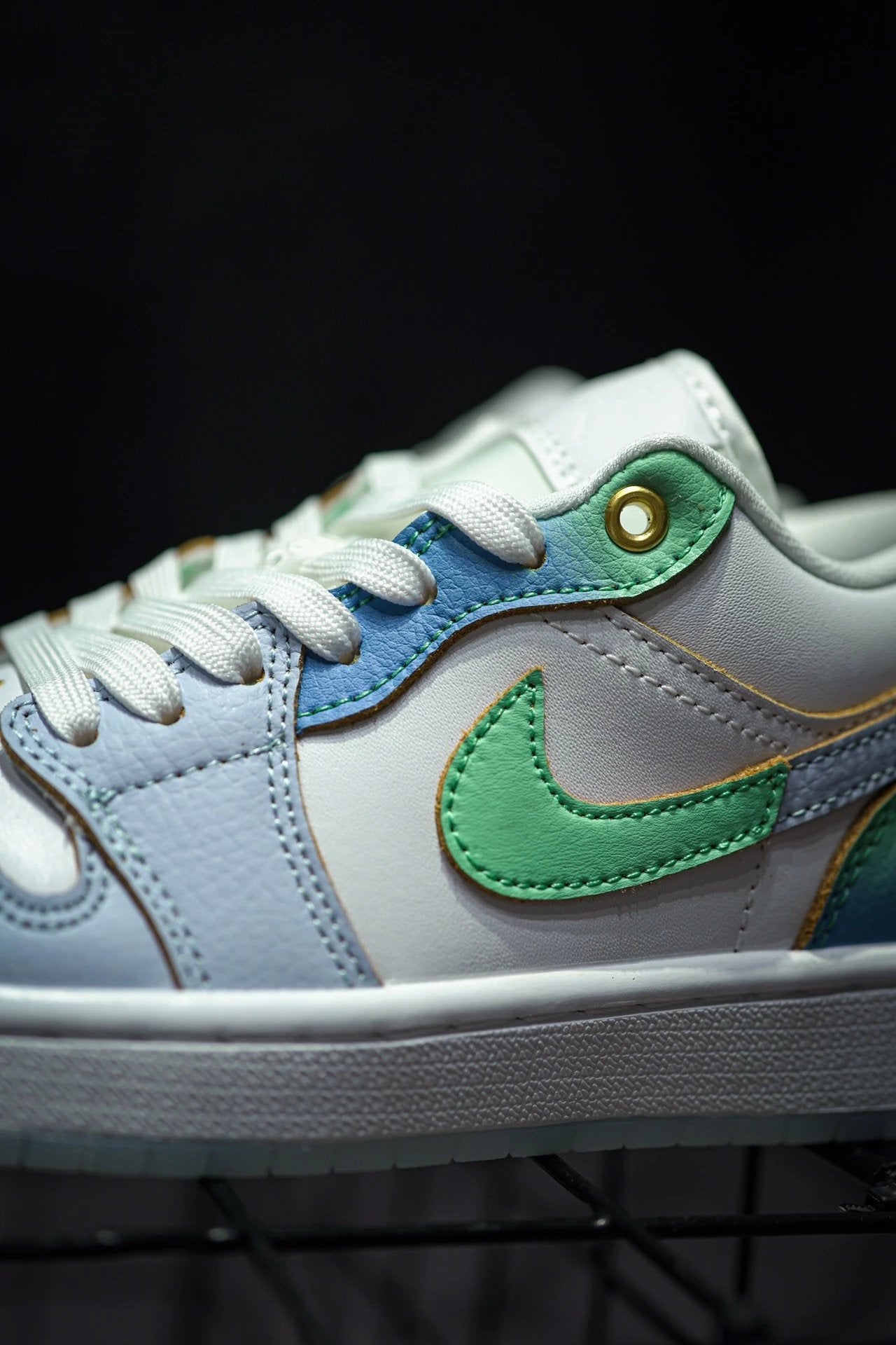 Jordan 1 Low "Emerald Rise" Branco & Azul