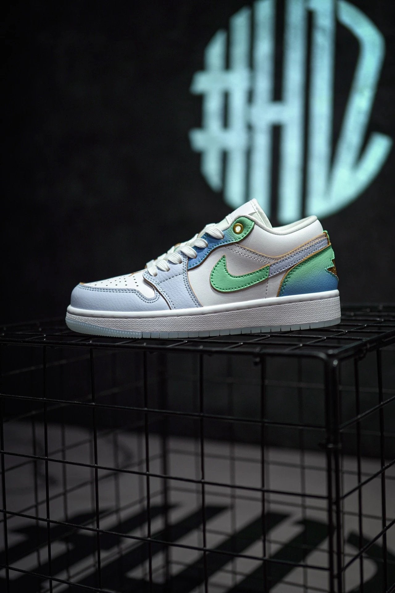 Jordan 1 Low "Emerald Rise" Branco & Azul