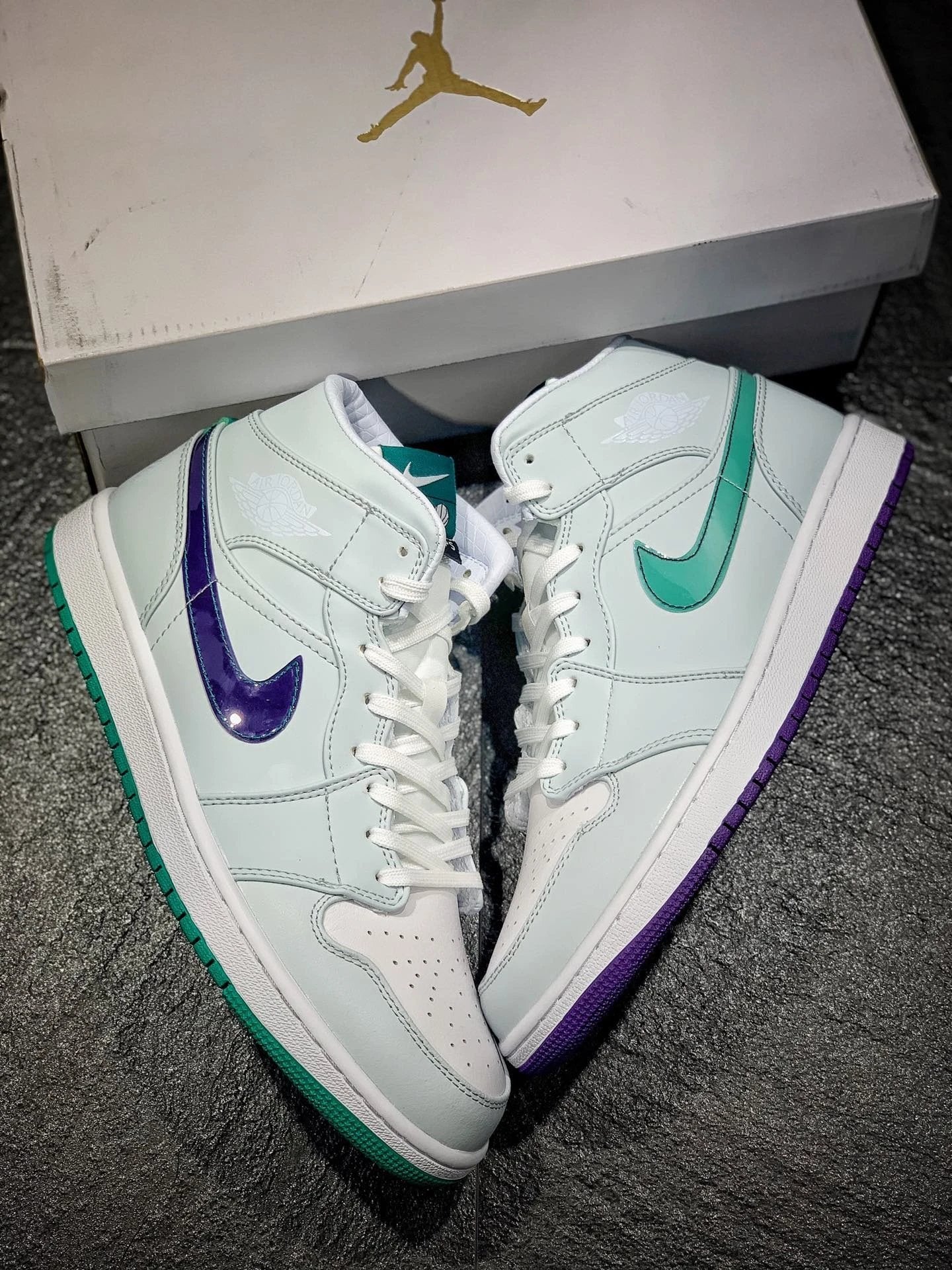 Jordan 1 Mid SE "NK Hoops"