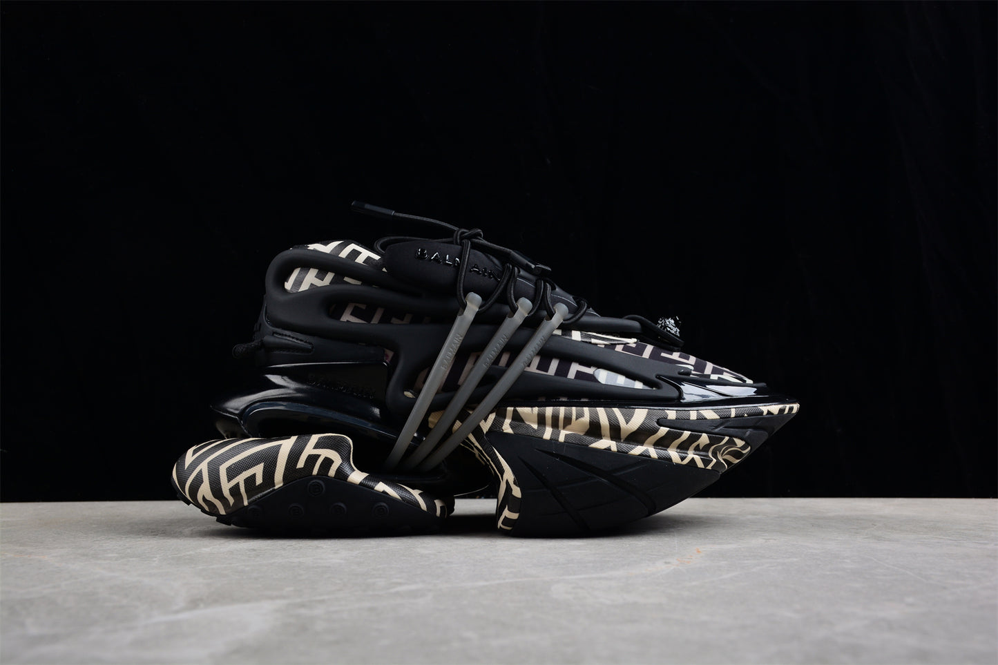 BALMAIN Unicórnio
