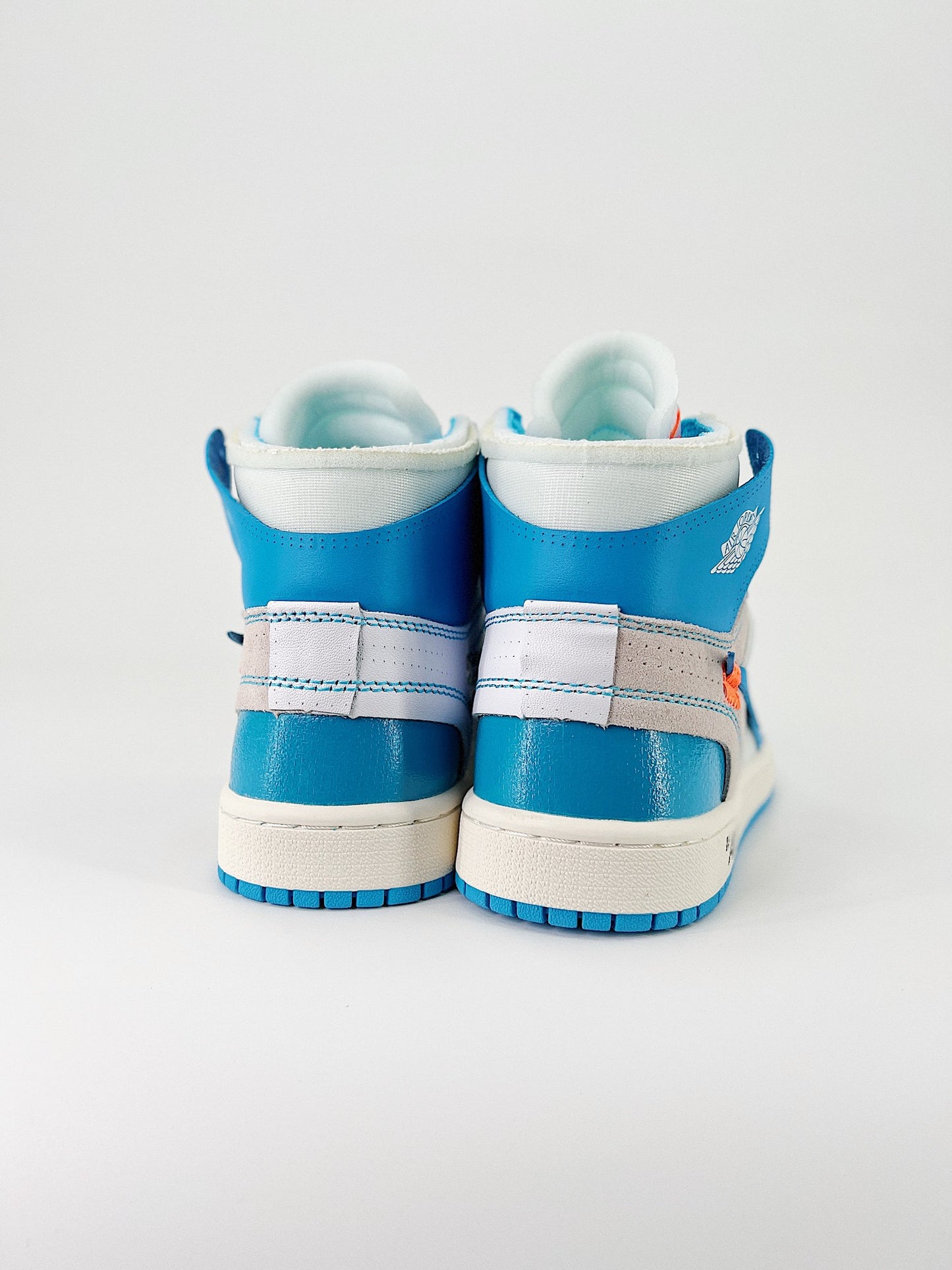 Off-White x Air Jordan 1 Retro High OG “UNC”