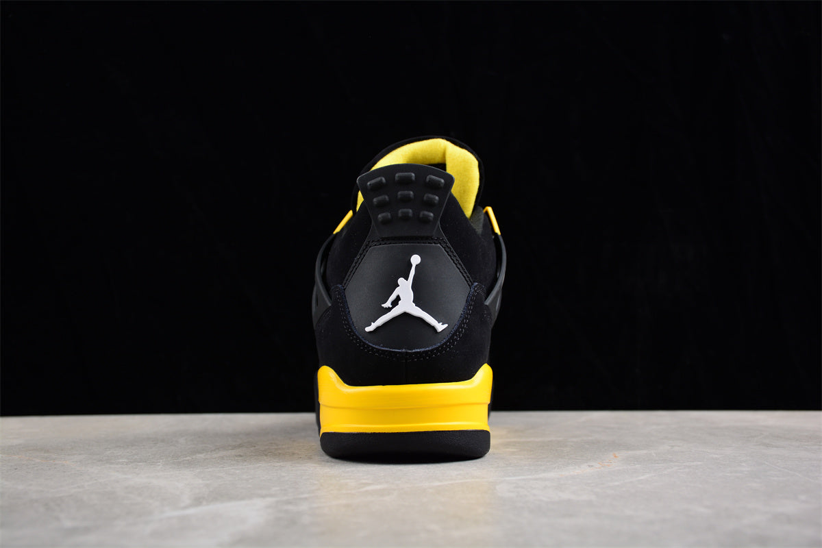 Jordan 4 Preto é Amarelo.